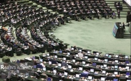 ساعت کاری کارکنان دولت به ۴۰ ساعت در هفته کاهش یافت