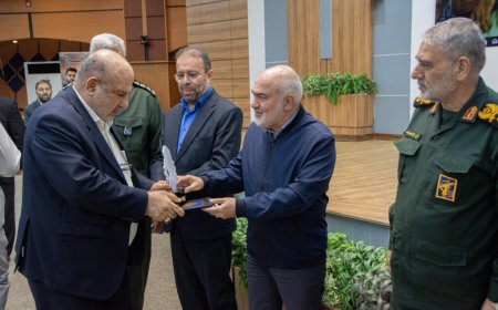 نیشکر، الگوی موفق اقتصاد مقاومتی؛  نشان درجه یک اقتصاد مقاومتی به مدیرعامل توسعه نیشکر اعطا شد