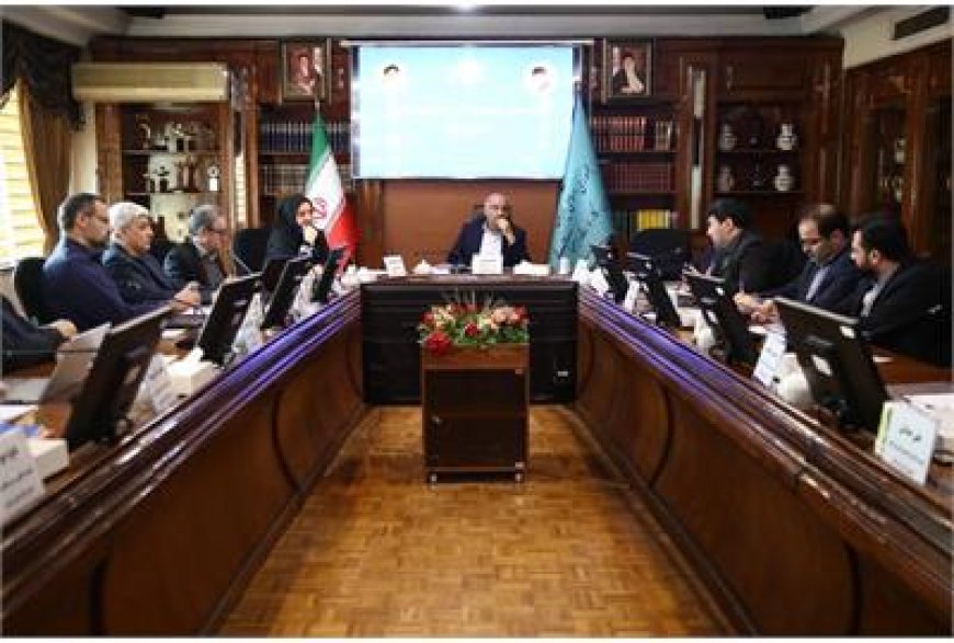 با موضوع تعیین حداقل مزد و سایر مطالبات ؛ سیصد و سی و پنجمین نشست شورای عالی کار در حال برگزاری است