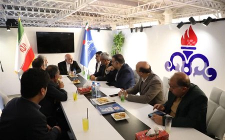 بازدید استاندار و نمایندگان مجلس خوزستان از غرفه شركت ملی نفت در روز پایانی نمایشگاه بین‌المللی نفت