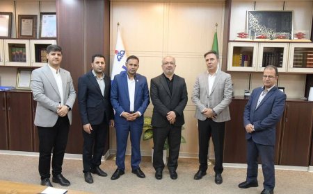 با هدف آشنایی با صنعت حفاری:    شماری از مدیران شرکت بیمه ایران از دستگاه حفاری ۲۲ فتح شرکت ملی حفاری بازدید کردند