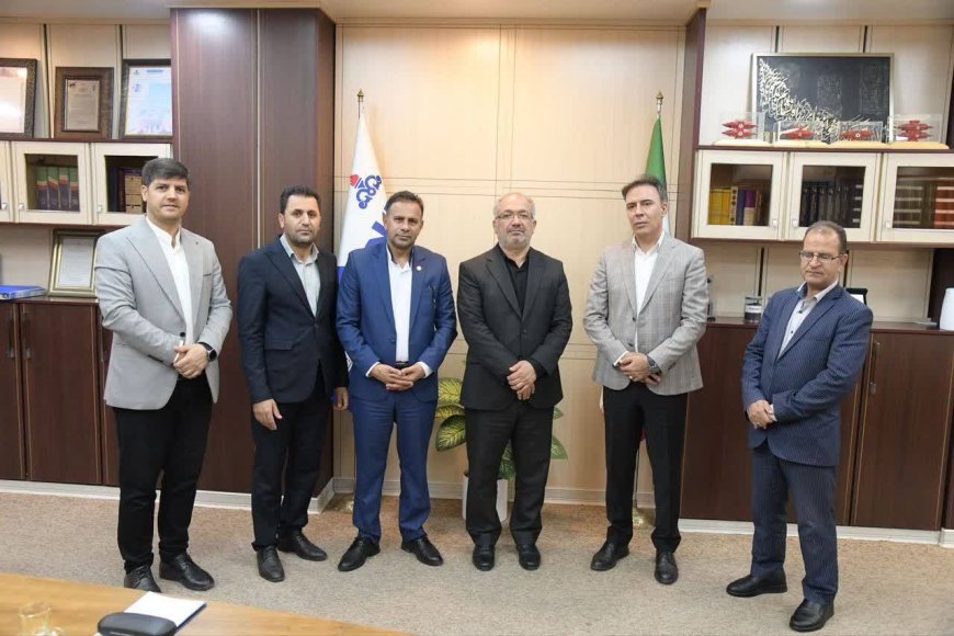 با هدف آشنایی با صنعت حفاری:    شماری از مدیران شرکت بیمه ایران از دستگاه حفاری ۲۲ فتح شرکت ملی حفاری بازدید کردند